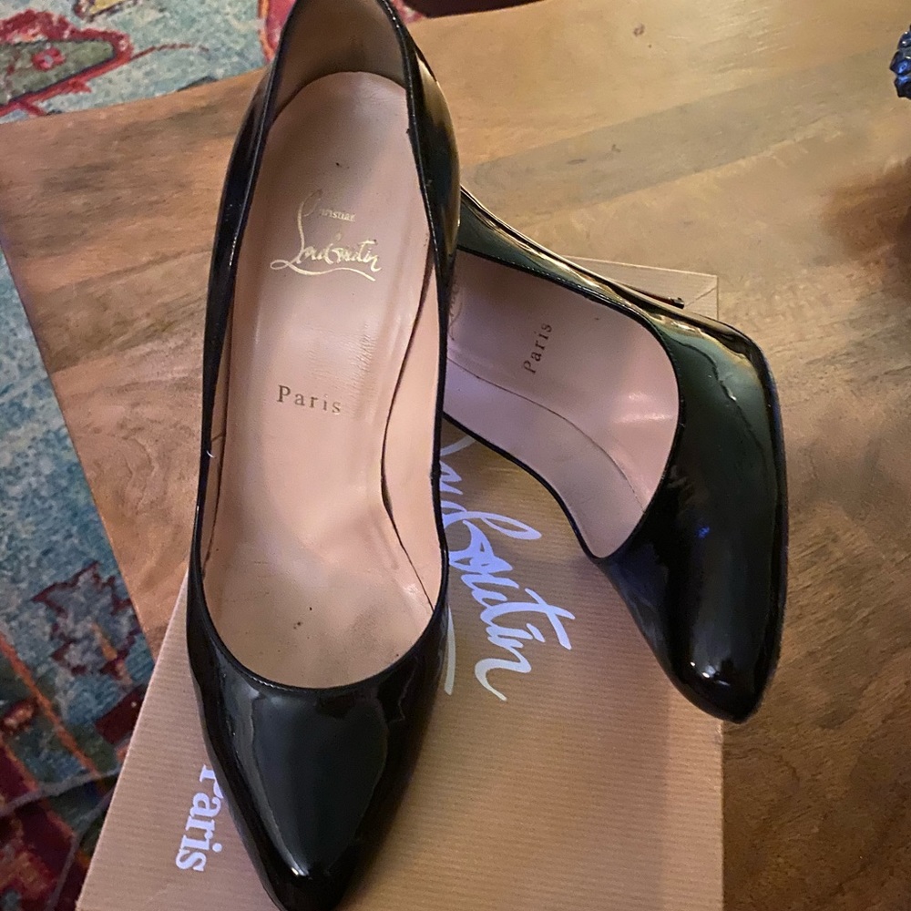 Christian Louboutin blk patent heels